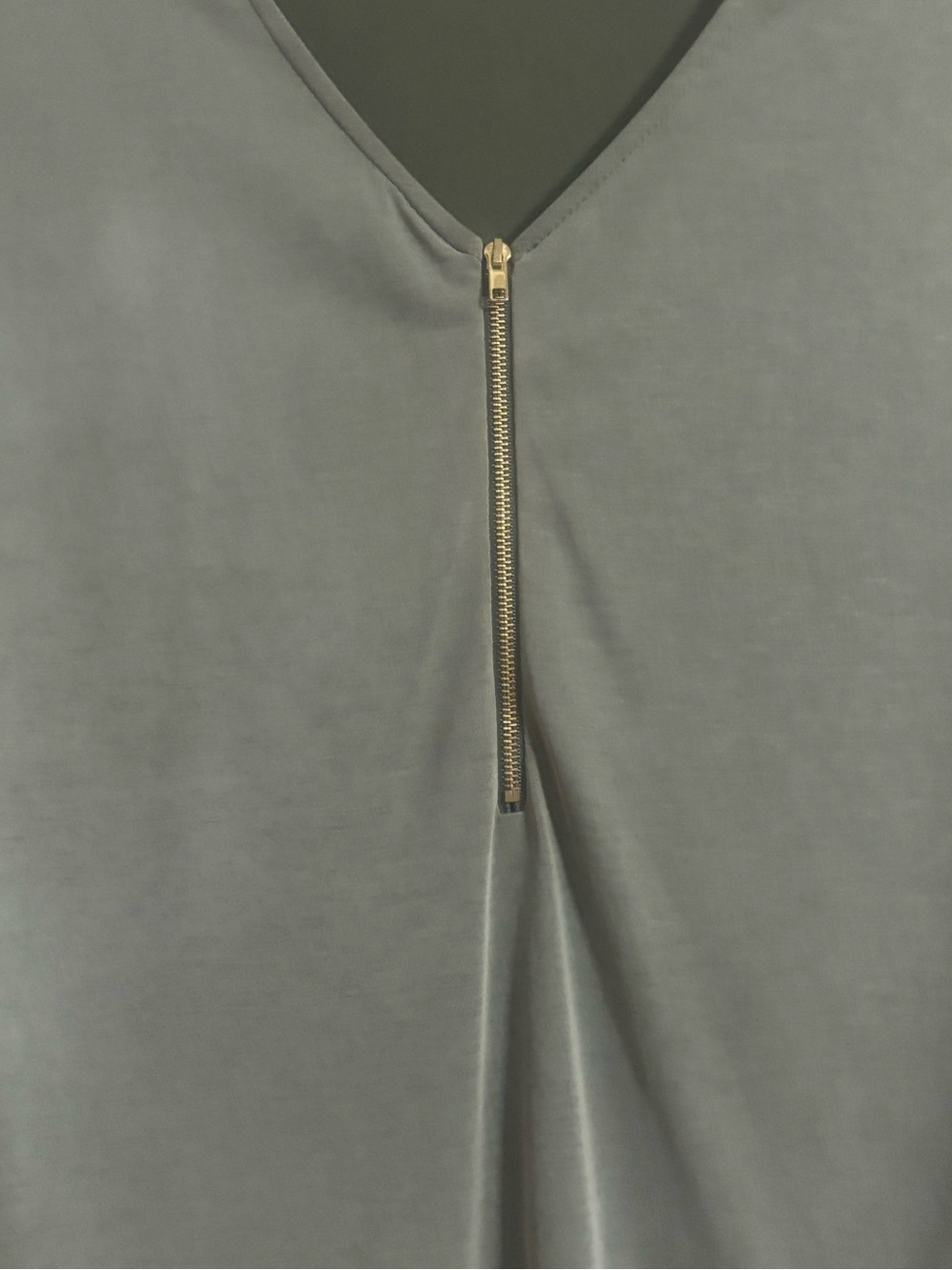 Green Envelope Olive/Army Green Sleeveless V-Neck Blouse With Zipper - Picture 5 of 9